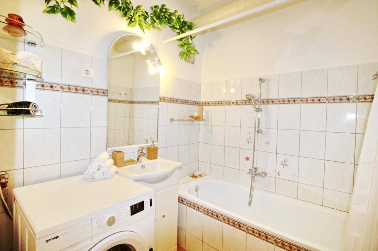 Cosy Castle Apartment Budapest Exteriör bild