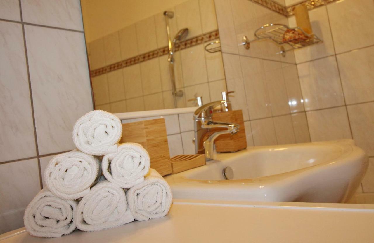 Cosy Castle Apartment Budapest Exteriör bild